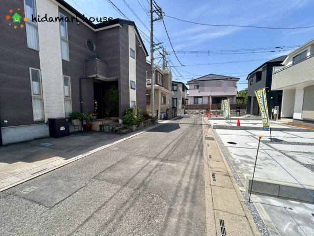 西区佐知川第2　新築戸建　リーブル04の前面道路含む現地写真