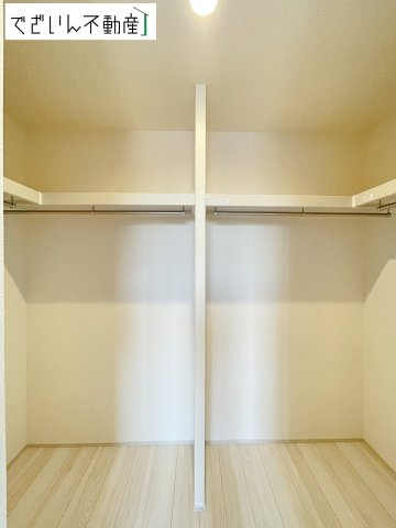 【収納】 | Livele Garden.S熊谷市万平町第3　新築住宅 | ≪2号棟≫各部屋に収納が充実しているから、片付けがラク。季節用品もすっきり収まり、生活感を隠せます。
現地(2026年3月撮影)