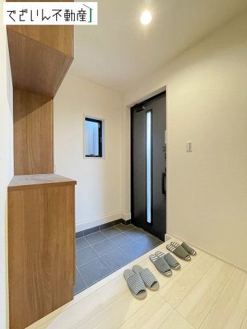 【玄関】 | Livele Garden.S熊谷市万平町第3　新築住宅 | ≪2号棟≫
現地(2026年3月撮影)