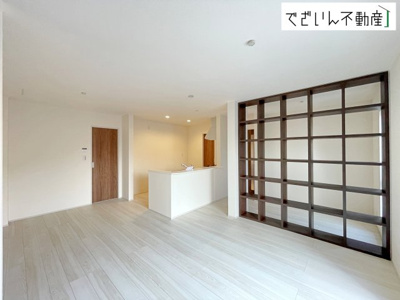 【居間・リビング】 | Livele Garden.S熊谷市万平町第3　新築住宅 | ≪2号棟≫細部まで丁寧に仕上げられた内装が、日々の生活を豊かに彩ります。家族の思い出が増えていく場所に。
現地(2026年3月撮影)