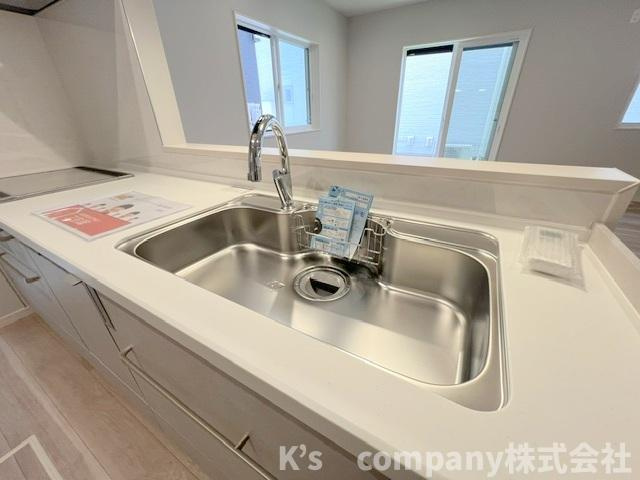 高座郡寒川町倉見　新築戸建　1号棟のキッチン|耐久性に優れたステンレス素材のシンク◇