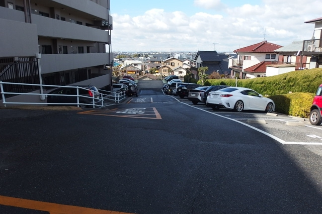 ダイアパレス岡崎南公園の駐車場