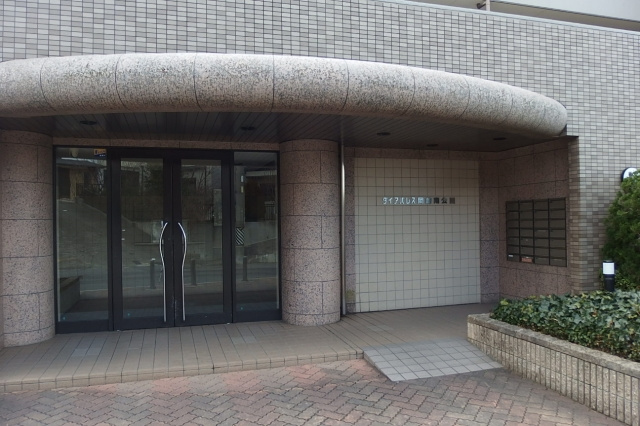 ダイアパレス岡崎南公園のエントランス