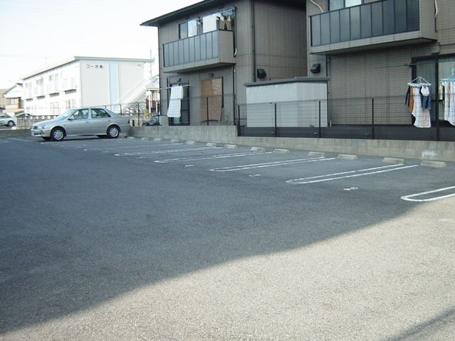 ハートヒルズ末広の駐車場