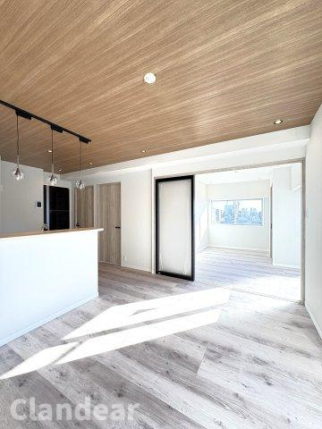 サンサーラ第二吾妻橋の居間・リビング|ドキドキの新生活も、安心してスタート。ぴったりの住まいを見つけませんか？クランディアが一緒に住まい選びをサポートします‼　まずは、お気軽にお問合せください　＃クランディア