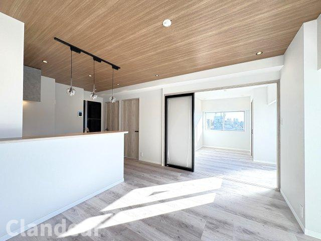 サンサーラ第二吾妻橋の居間・リビング|ドキドキの新生活も、安心してスタート。ぴったりの住まいを見つけませんか？クランディアが一緒に住まい選びをサポートします‼　まずは、お気軽にお問合せください　＃クランディア