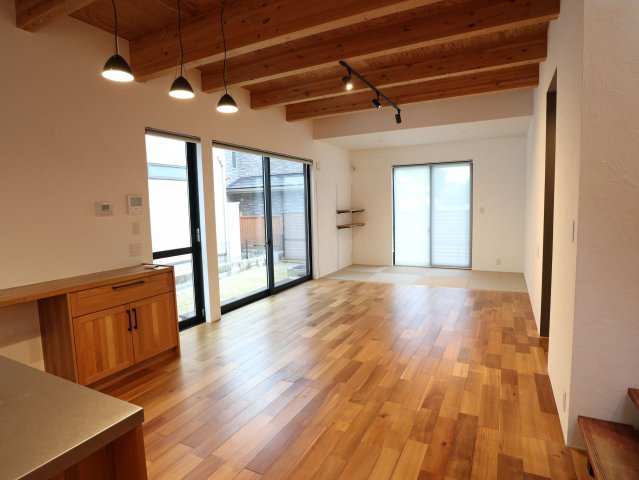 御薗宇戸建ての居間・リビング