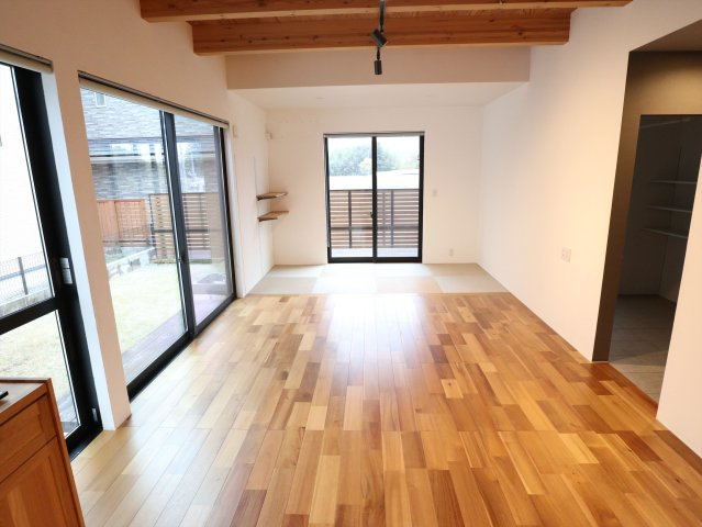 御薗宇戸建ての居間・リビング