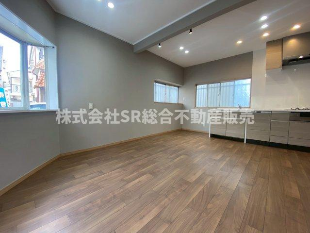 稲葉1丁目中古戸建の居間・リビング|ゆったり過ごせるリビングです