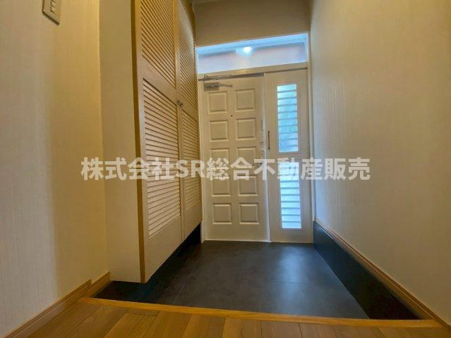 稲葉1丁目中古戸建の玄関|玄関にはシューズボックスもあり広く使えます！