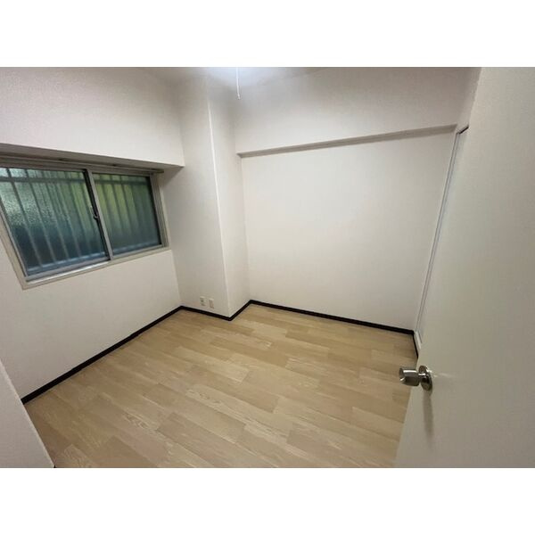 ファミールハイツ北大阪1号棟の洋室