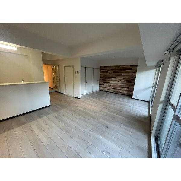 ファミールハイツ北大阪1号棟の居間・リビング