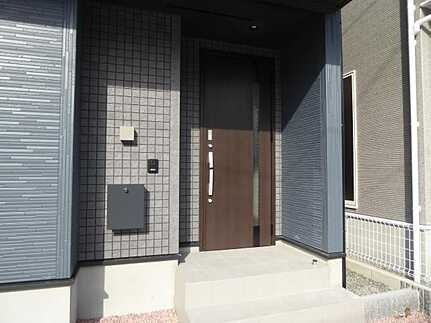 広島市安佐北区口田2丁目　新築一戸建て(全2棟)の玄関