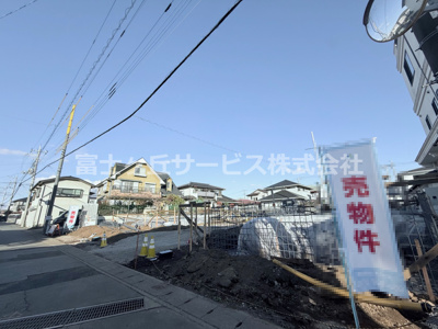 【外観】 | 田方郡函南町仁田 11期 新築一戸建て 5号棟 | 現在建築中の外観画像です。ご内覧は同じメーカーの完成物件へご案内いたしますので、いつでもご相談ください！
