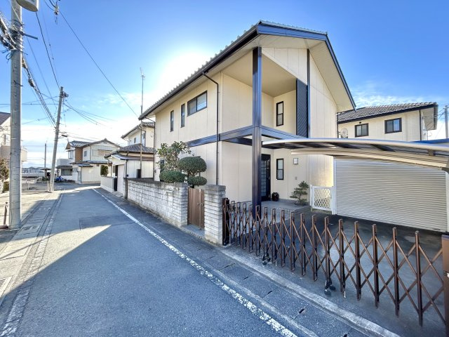 【中古戸建】高崎市浜尻町の外観|■外観｜シャープなデザインが印象的な洗練された外観。格調高く、優雅さ漂う素敵な仕様です♪