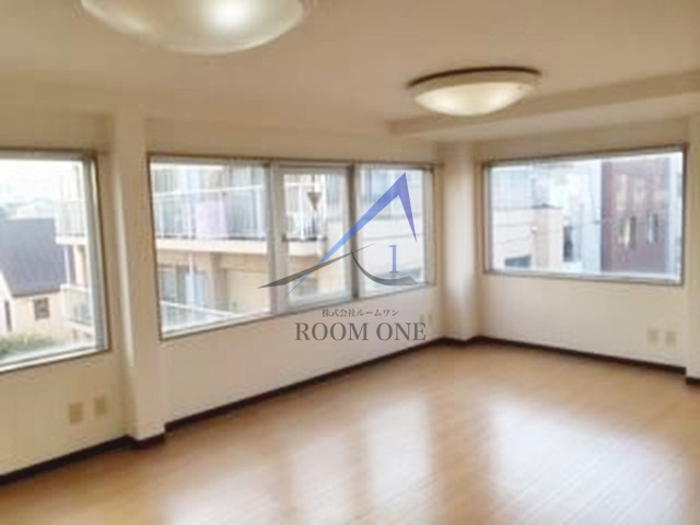 スガヤビルの居間・リビング|洋室のお部屋です。