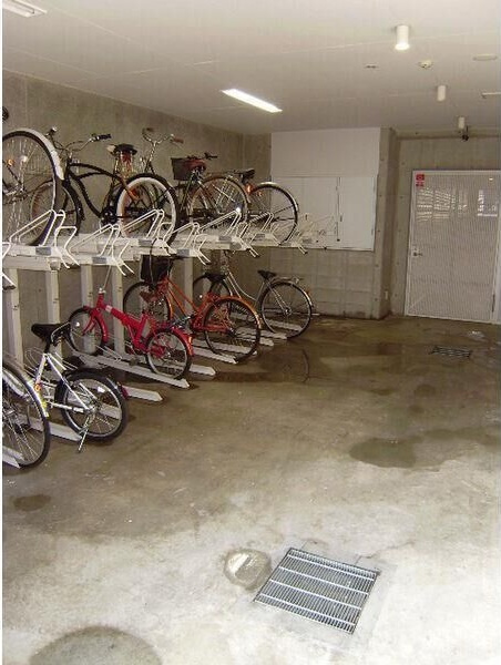 アリビオ北巽の駐車場