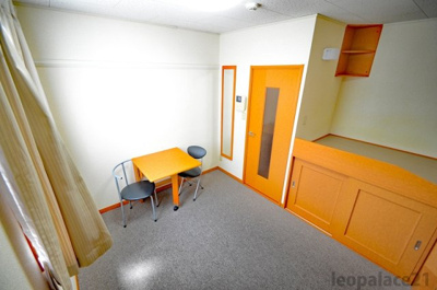 【寝室】 | レオパレスサンシャイン北条 | 明るく開放感のあるお部屋