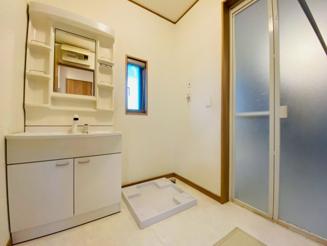 八街ほ　中古戸建の独立洗面台