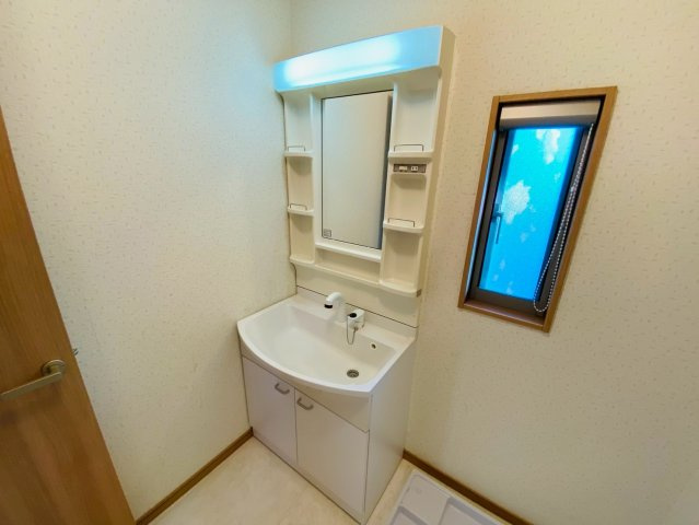 八街ほ　中古戸建の独立洗面台