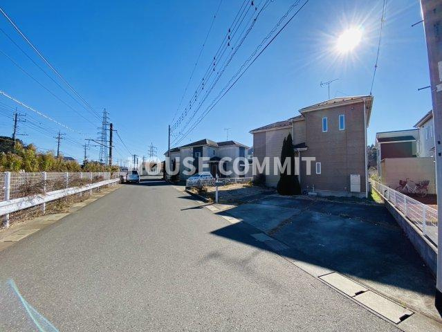 八街ほ　中古戸建の前面道路含む現地写真