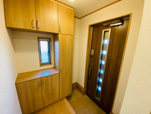 八街ほ　中古戸建の玄関