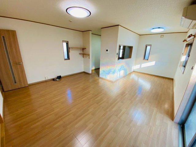 八街ほ　中古戸建の居間・リビング