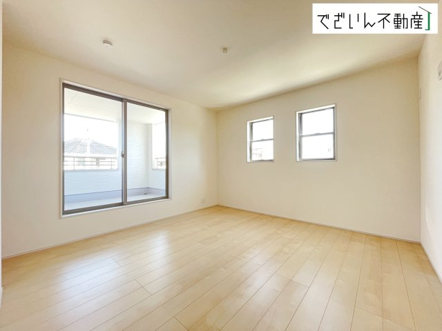 【洋室】 | Livele Garden.S熊谷市万平町第3　新築住宅 | ≪4号棟≫夫婦の寝室としても使える落ち着いた居室。育児の合間にほっと一息つける、静かな時間を守ってくれます。
現地(2026年3月撮影)