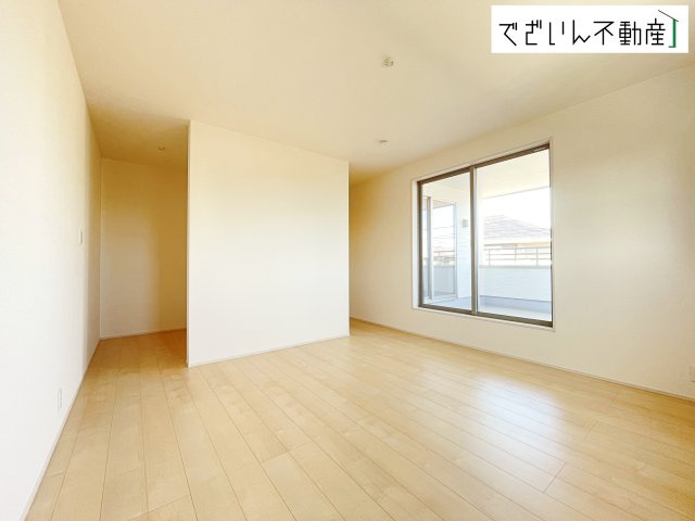 【洋室】 | Livele Garden.S熊谷市万平町第3　新築住宅 | ≪4号棟≫各部屋に収納が充実しているから、片付けがラク。季節用品もすっきり収まり、生活感を隠せます。
現地(2026年3月撮影)