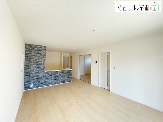 【居間・リビング】 | Livele Garden.S熊谷市万平町第3　新築住宅 | ≪4号棟≫細部まで丁寧に仕上げられた内装が、日々の生活を豊かに彩ります。家族の思い出が増えていく場所に。
現地(2026年3月撮影)