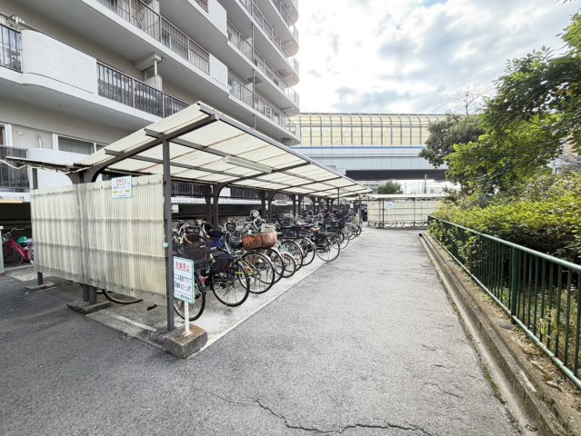 ドルミ灘B棟の駐輪場