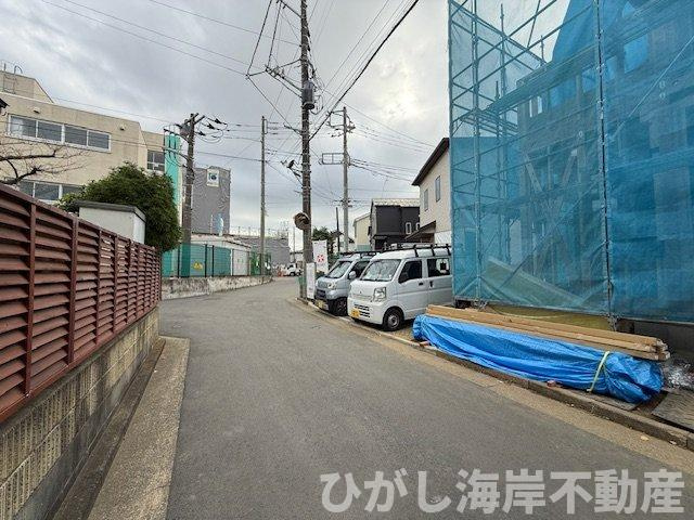 茅ヶ崎市香川1丁目　新築戸建　全２棟の前面道路含む現地写真|12月7日撮影　建築中　現地外観