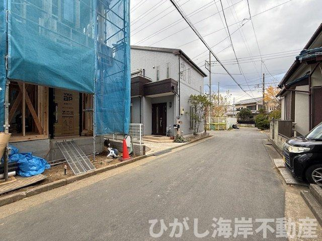 茅ヶ崎市香川1丁目　新築戸建　全２棟の前面道路含む現地写真|12月7日撮影　建築中　現地外観