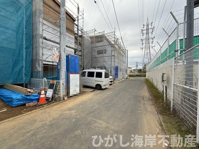 茅ヶ崎市香川1丁目　新築戸建　全２棟の前面道路含む現地写真|12月7日撮影　建築中　現地外観