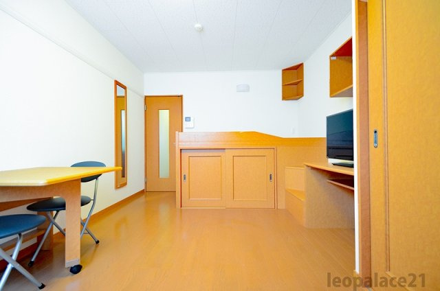 レオパレス蔵敷の寝室