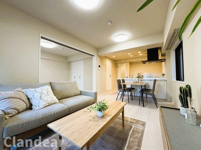 アルシェ西新井の居間・リビング|ドキドキの新生活も、安心してスタート。ぴったりの住まいを見つけませんか？クランディアが一緒に住まい選びをサポートします‼　まずは、お気軽にお問合せください　＃クランディア