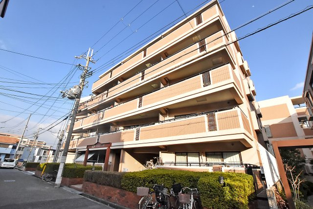 ソルディオ武庫之荘本町の外観|阪急「武庫之荘」駅徒歩13分×2024年3月室内リフォーム済の大変美麗なお部屋です◎即日ご案内可能！皆様からのご連絡を心よりお待ちしております。