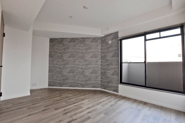 ソルディオ武庫之荘本町の洋室|7.0帖の洋室です。東向きのため、気持ちの良い朝日を浴びながら起床することができます。