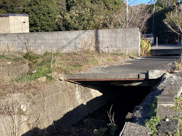 南伊豆町　湊 のその他|進入路の水路