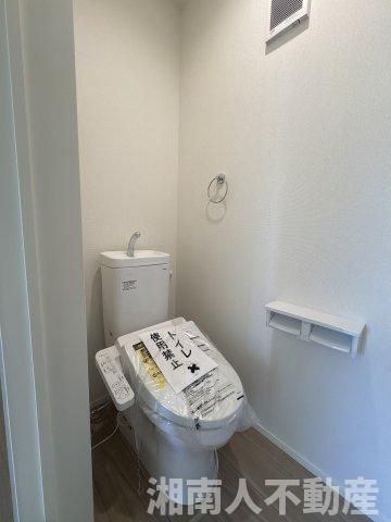 茅ヶ崎市甘沼第1期　新築戸建全1棟　のトイレ|清潔感のあるトイレです