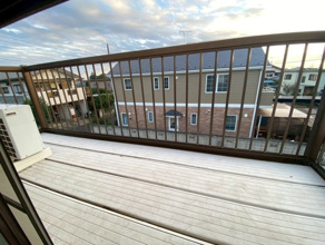 【バルコニー】 | 会社寮・事務所利用可！駐車12台OKの大型戸建て