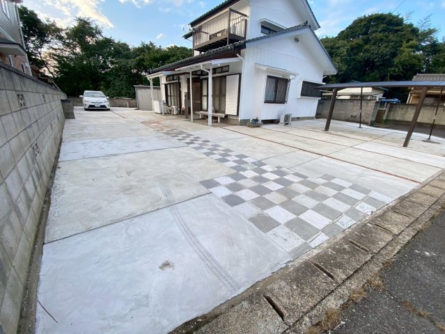 【駐車場】 | 会社寮・事務所利用可！駐車12台OKの大型戸建て