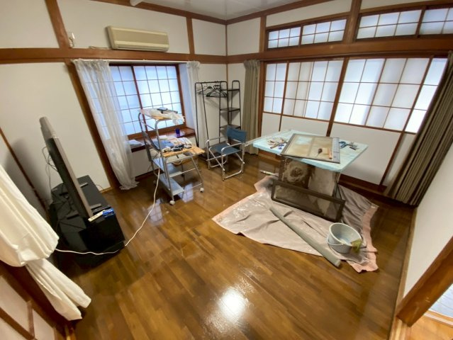 【居間・リビング】 | 会社寮・事務所利用可！駐車12台OKの大型戸建て