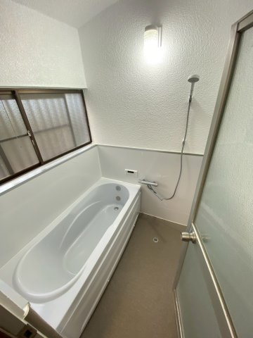 【浴室】 | 会社寮・事務所利用可！駐車12台OKの大型戸建て