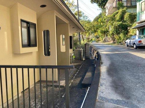 河津町　峰の外観|玄関前前面道路