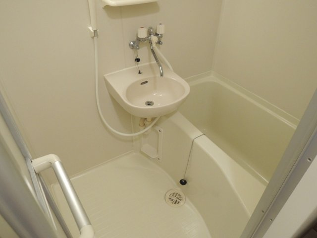 レオパレスセントラル南４条Ａの浴室