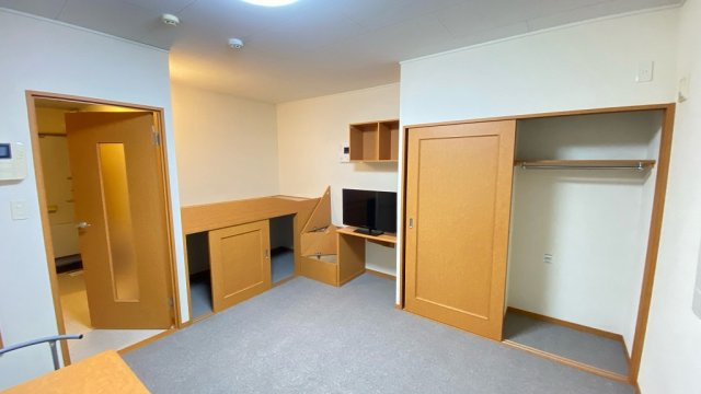 レオパレスオルシスの居間・リビング