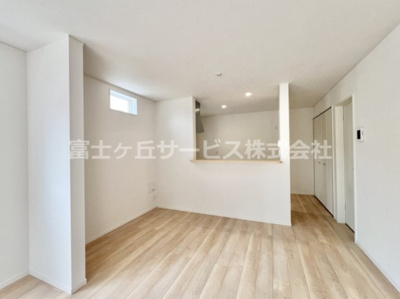 【キッチン】 | 沼津市大岡 33期 新築一戸建て 1号棟 | コンパクトなキッチンで掃除もラクラク
