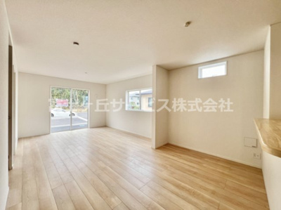 【居間・リビング】 | 沼津市大岡 33期 新築一戸建て 1号棟 | ゆったり過ごせるリビングです