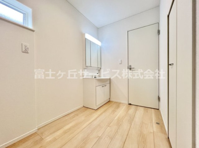 【脱衣所】 | 沼津市大岡 33期 新築一戸建て 1号棟 | 脱衣場です